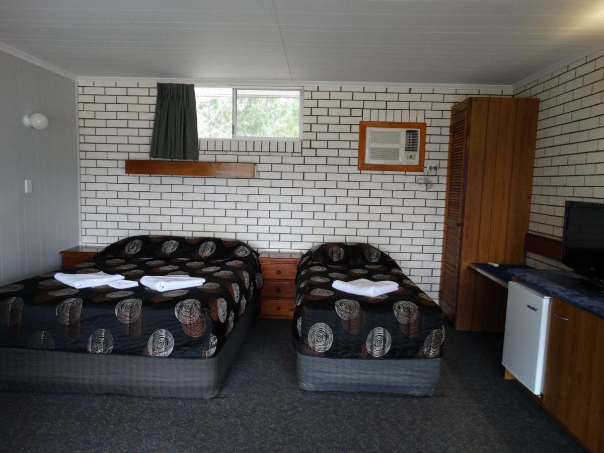 Gayndah A Motel Bagian luar foto