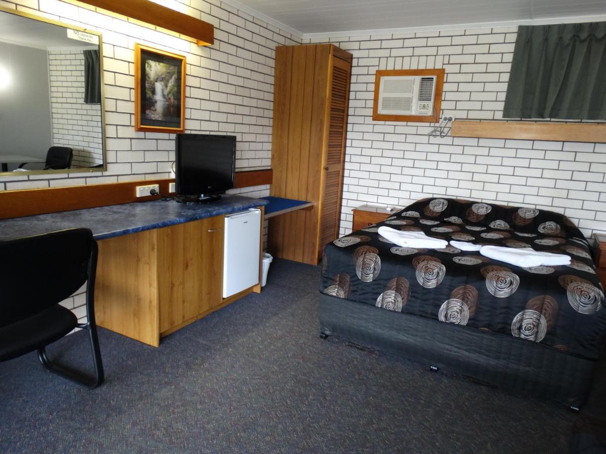 Gayndah A Motel Bagian luar foto